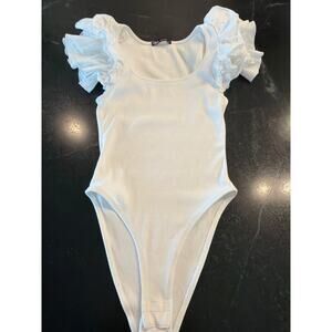 Zara Ribbed Ruffle Sleeve Bodysuit Women’s Small White Scoop Neck